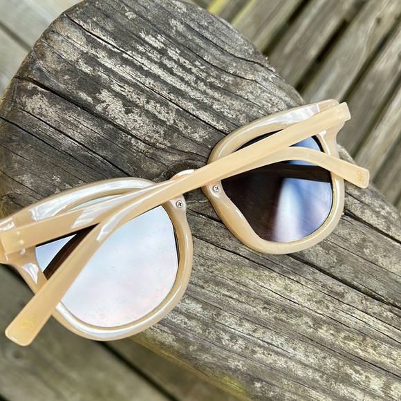 Sunnies - Picture 2 of 4